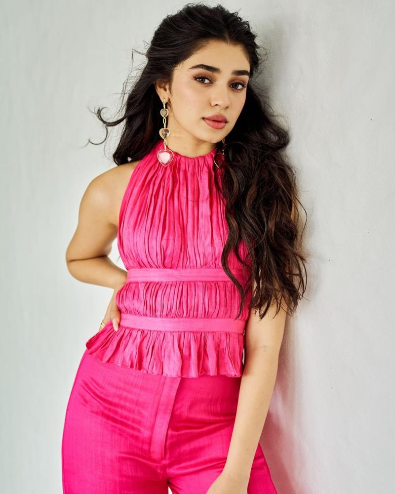 krithi-shetty-wear-pink-dress